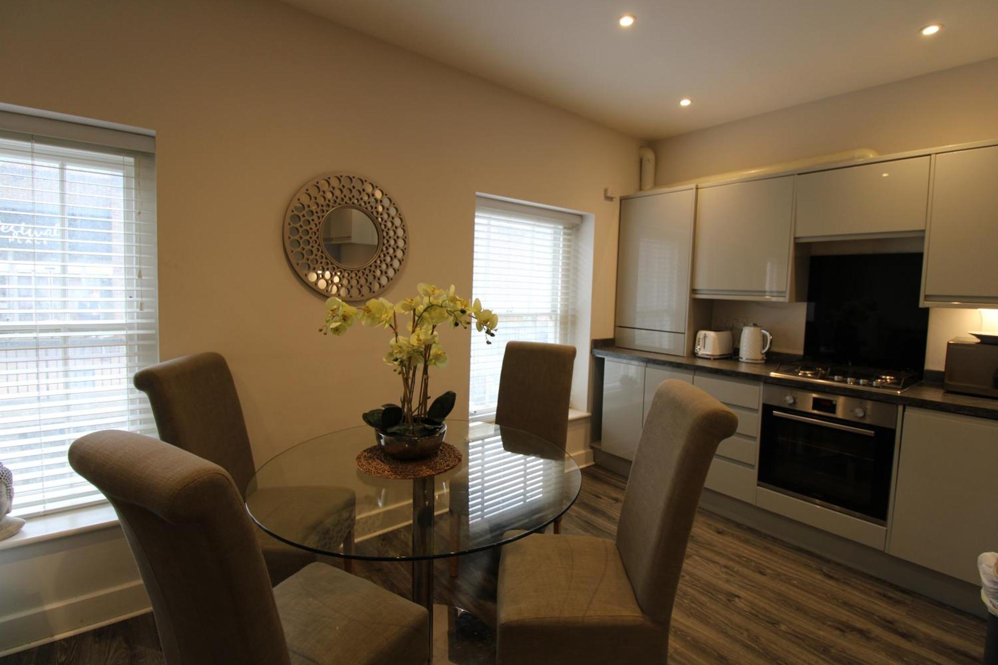 The Warren @ Short Stays Basingstoke Eksteriør bilde