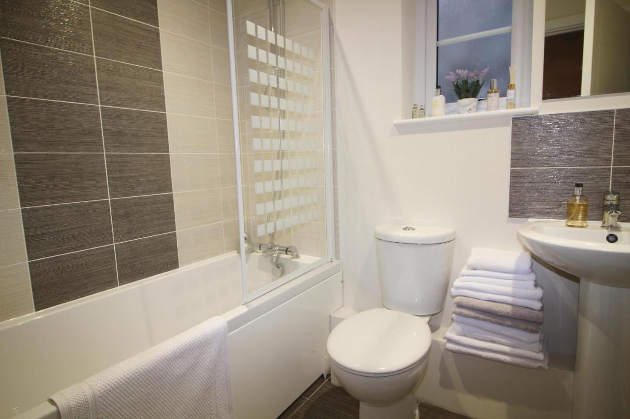 The Warren @ Short Stays Basingstoke Eksteriør bilde